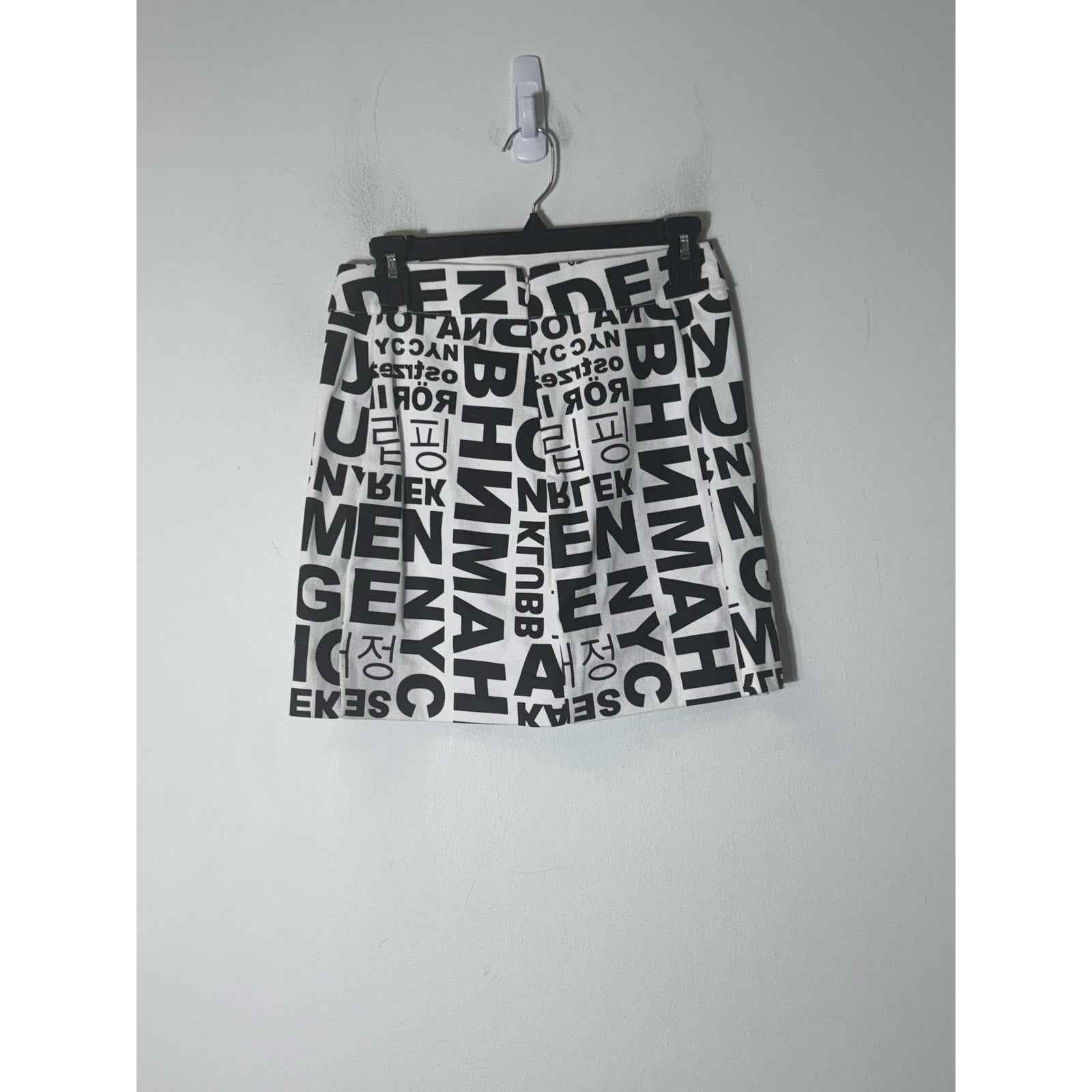 Atelier Nicole Miller Black White Text Print Mini Skirt Sz 4