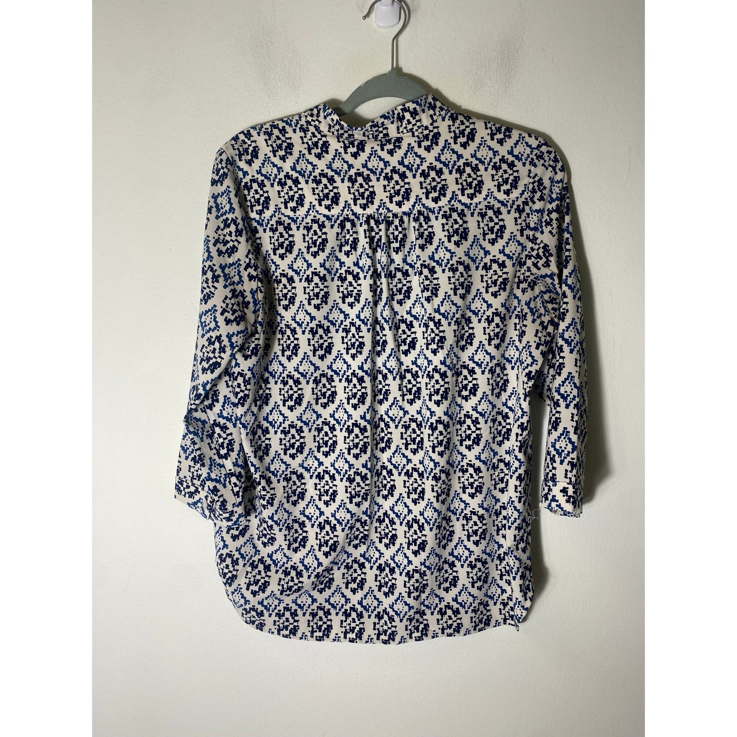Alex + Alex White Blue Print Long Sleeve V-Neck Top Sz M