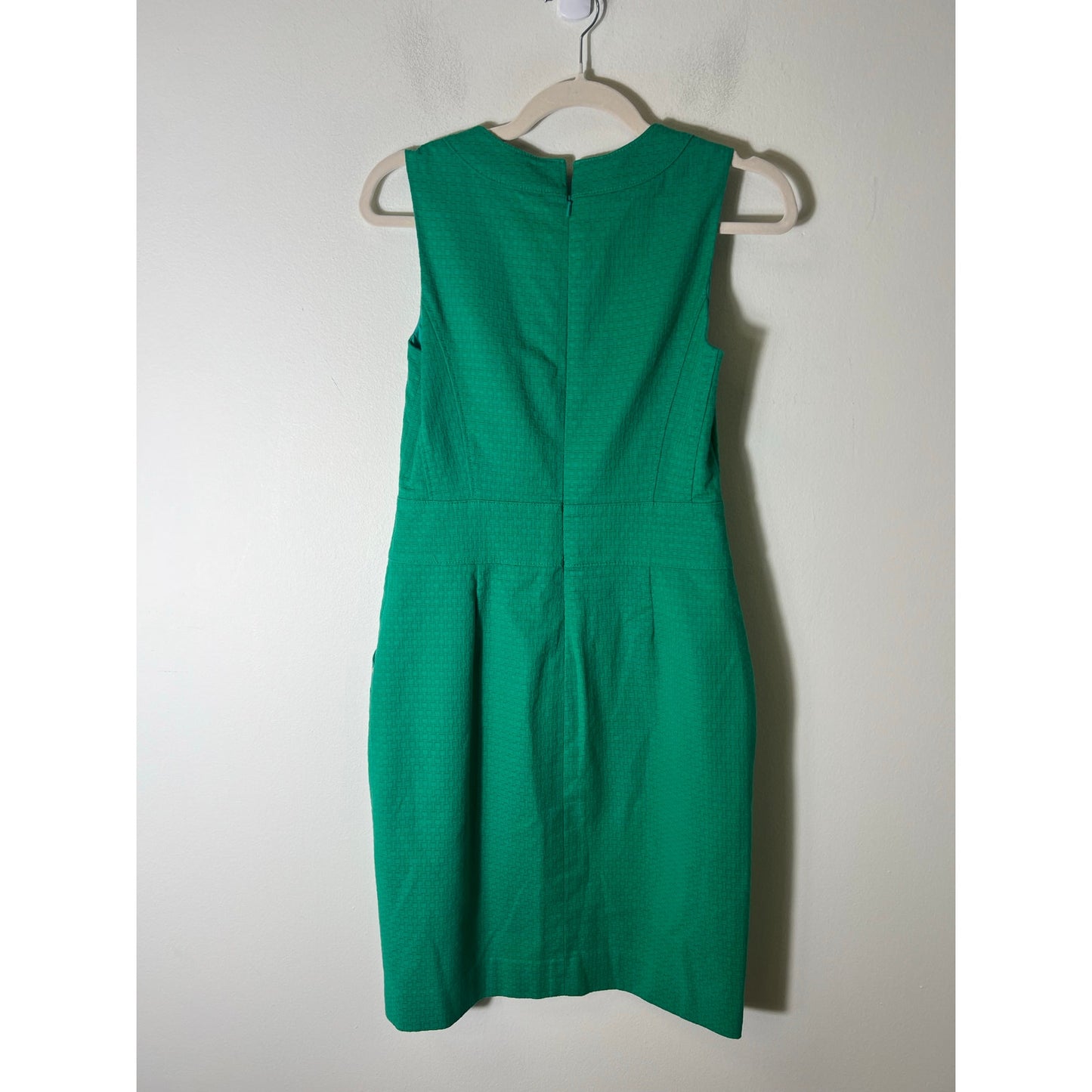 Etcetera Kelly Green Sleeveless V-Neck Knee Length Dress Sz 2