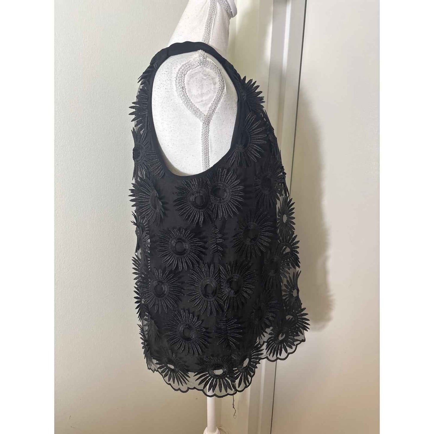 Trina Turk Black Embroidered Flowers with Lace Overlay Sz L