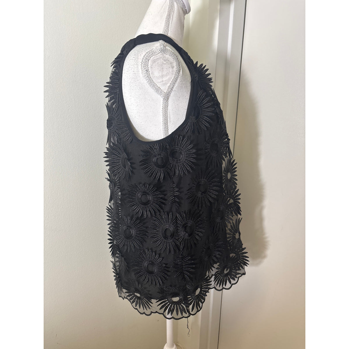 Trina Turk Black Embroidered Flowers with Lace Overlay Sz L