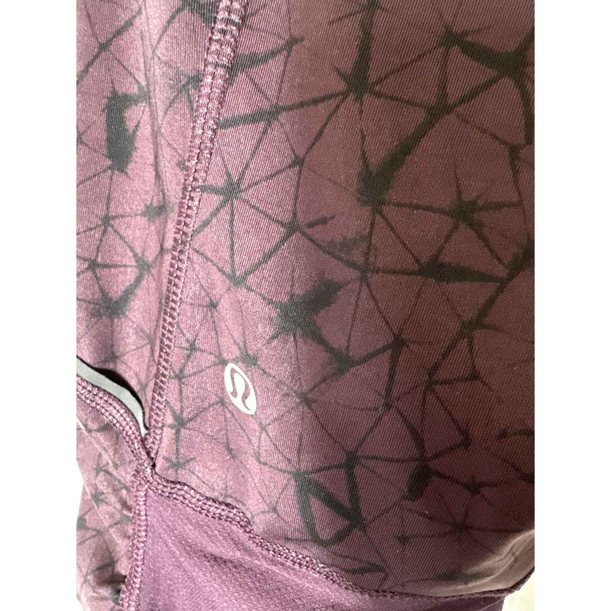 Lululemon Black and Plum Cropped Leggings sz 6