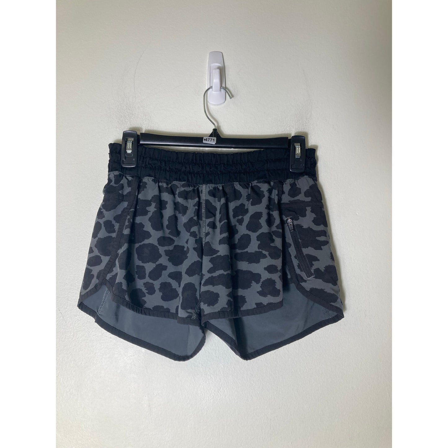 Lululemon Gray and Black Print Athletic Shorts Sz 6