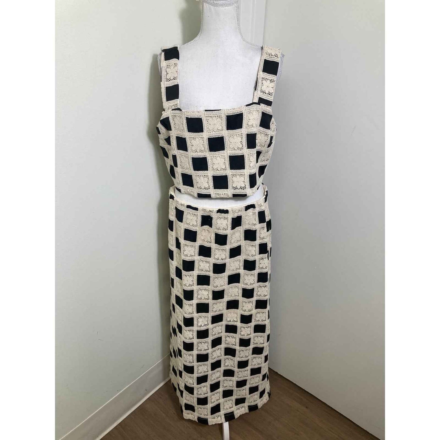 Aureum Black and Cream Crochet Top and Skirt Set Sz Large