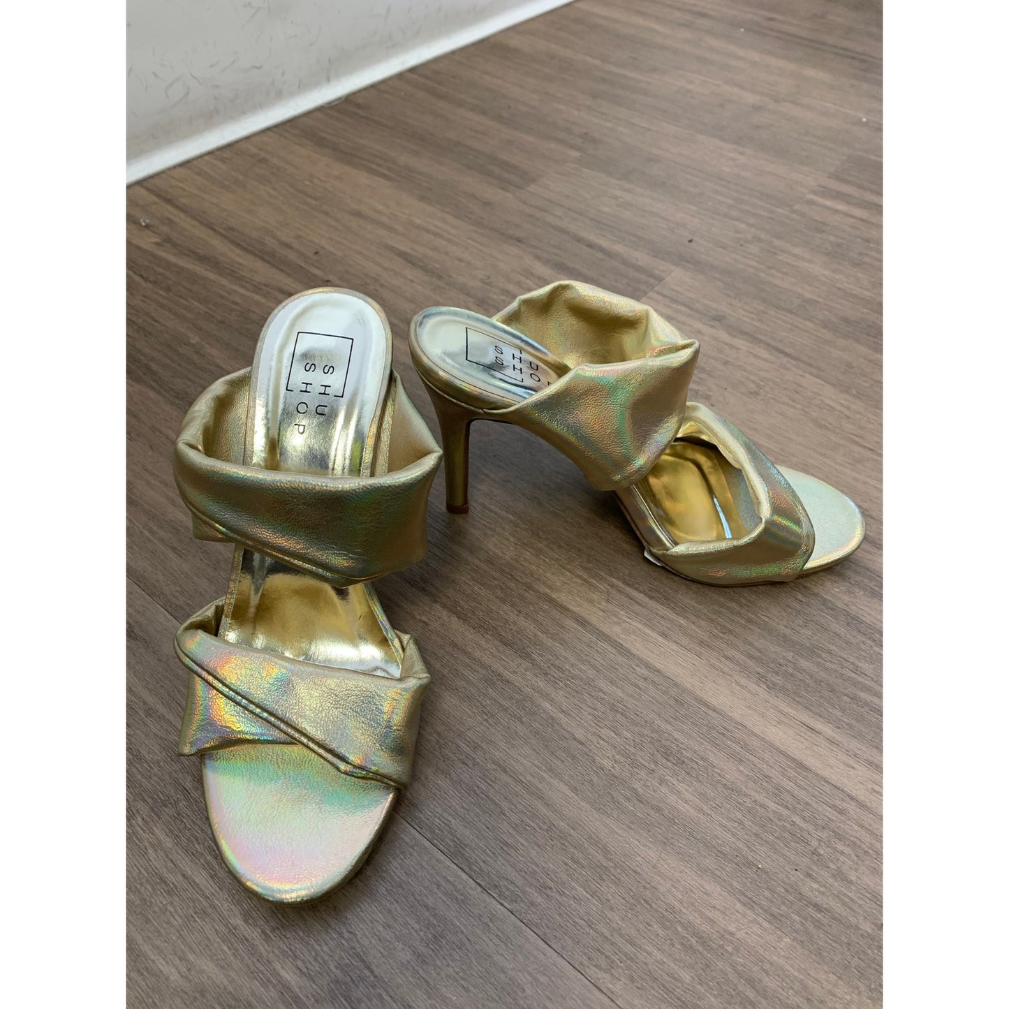 NWOB Womens Shu Shop Gold Heels Sz 6.5