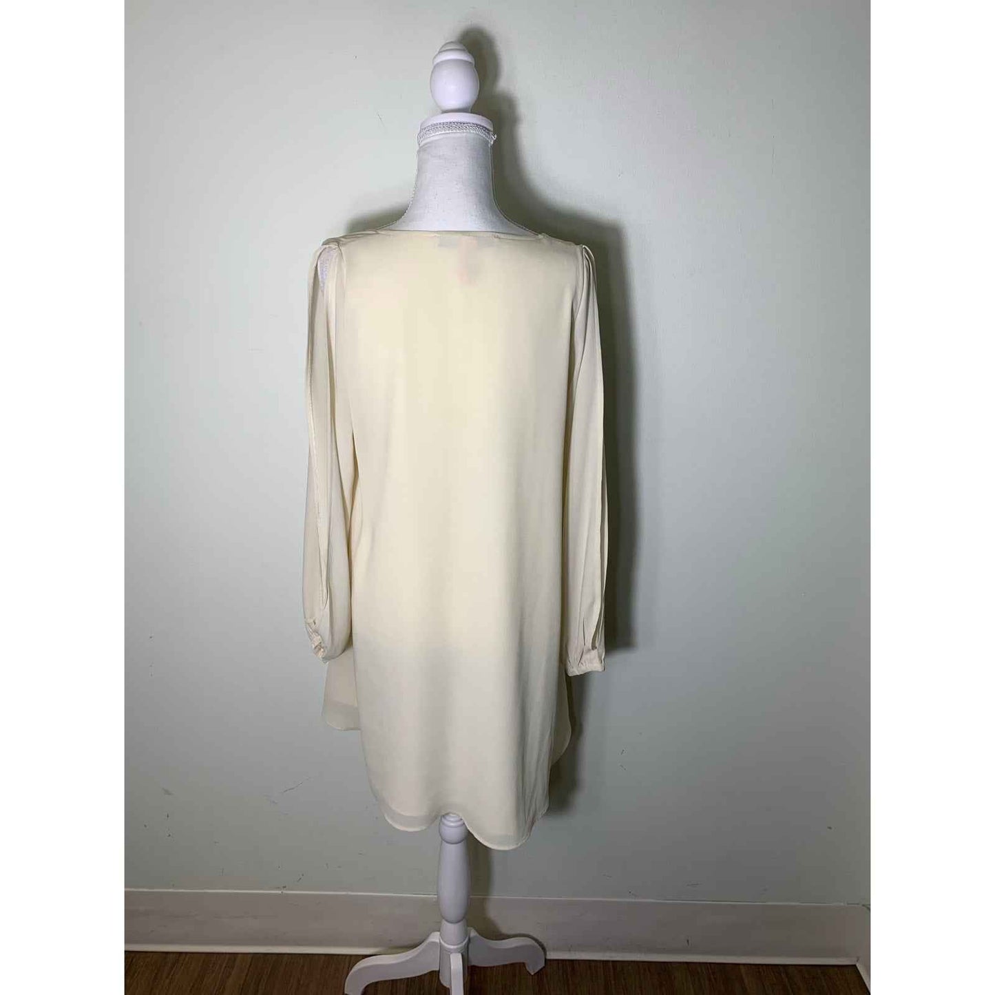 Lover's and Friends Off White Cold Shoulder Long Sleeve Mini Dress sz S