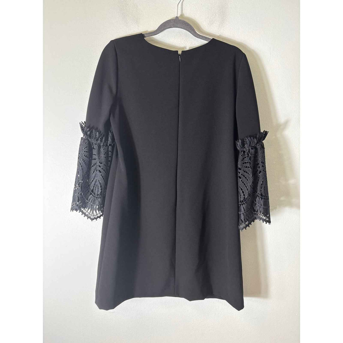 Tahari Black Long Sleeve V-Neck Knee Length Shift Dress Sz 6P