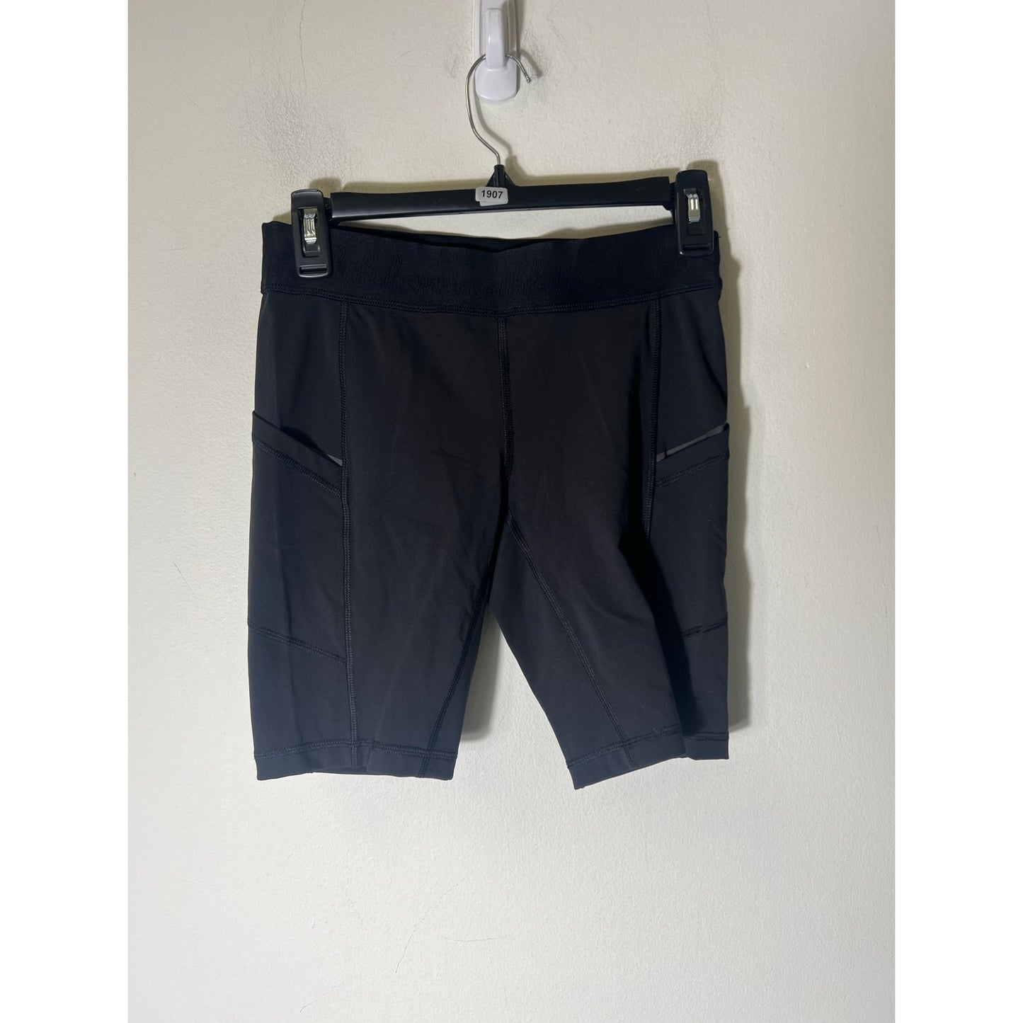 Lululemon Black Yoga/Bike Athletic Shorts Sz 6