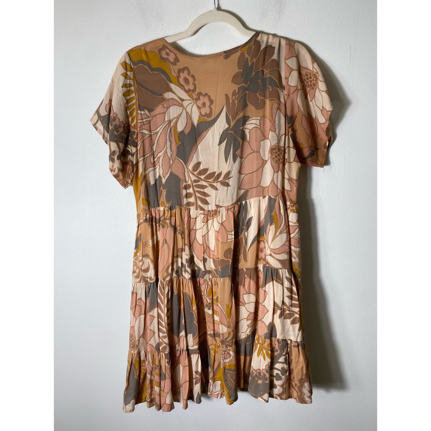 Olivaceous Muted Floral Short Sleeve Dress Sz M