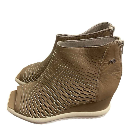 NIB Patrizia Bonfanti Sara Sun Pietra Shoes. Laser Cut Leather Wedges sz 41 NIB