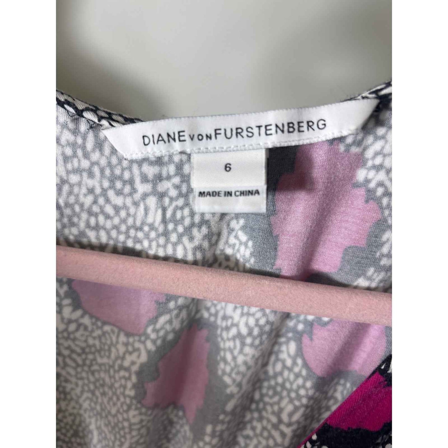 Diane Von Furstenberg Black Fushia Sleeveless Faux Wrap Above the Knee Dress Sz 6