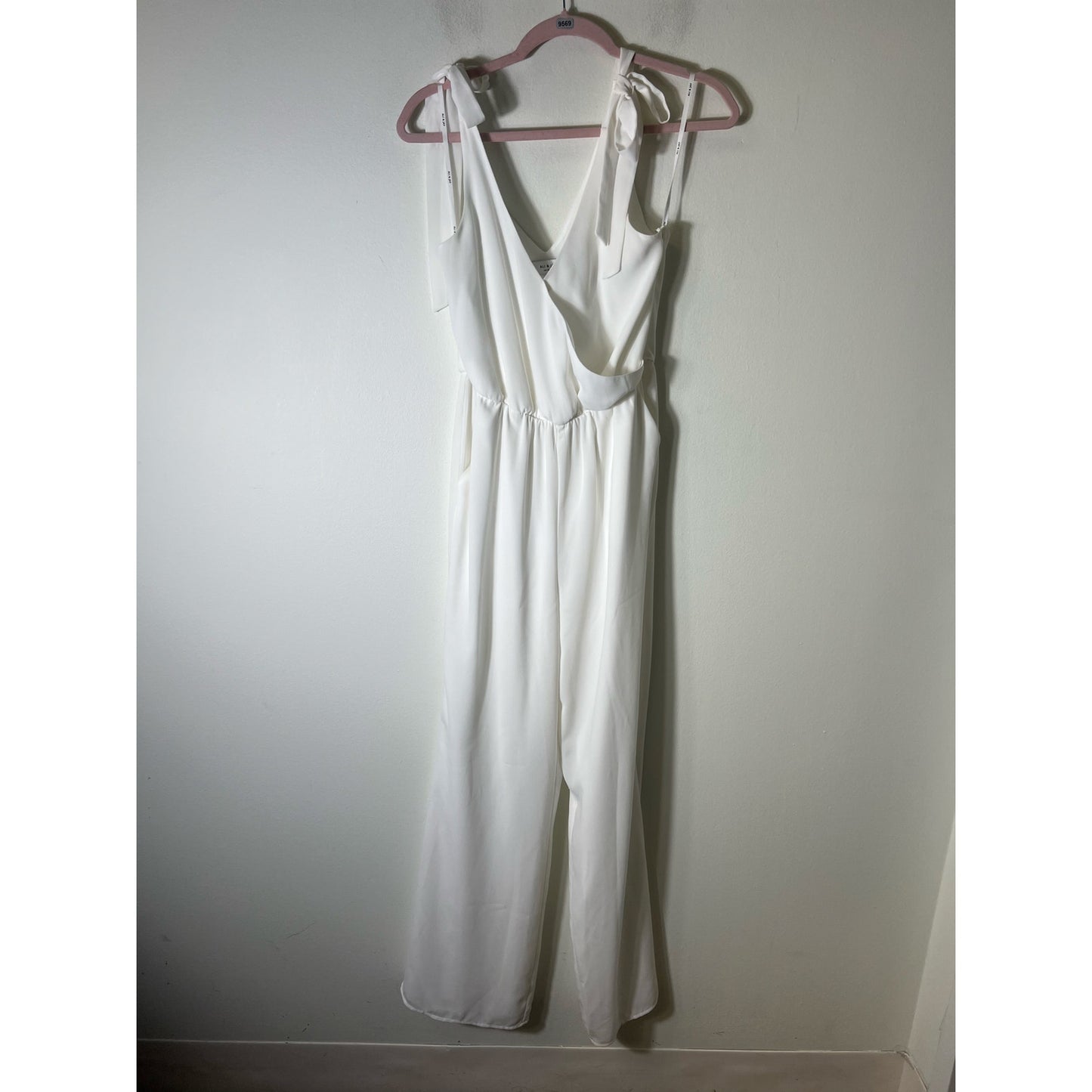 Ali & Jay White Shoulder Tie Jumpsuit Sz S