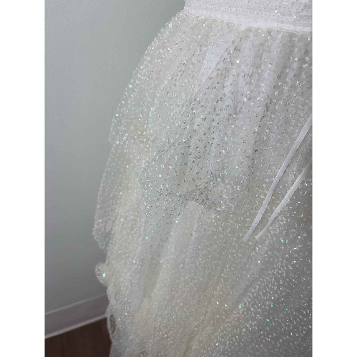 NWT Marchesa Ivory Iredescent Sparkly Ruffle Gown Sz 10