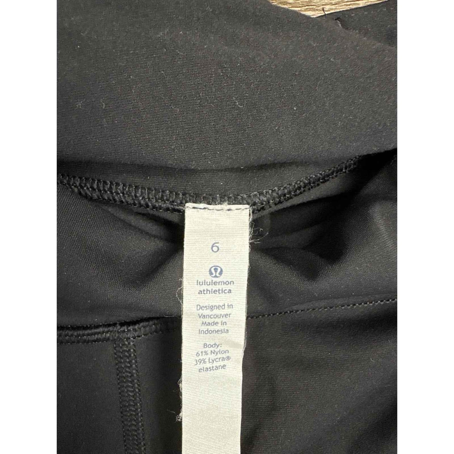 Lululemon Black Ankle Zip Athletic Leggings Sz 6
