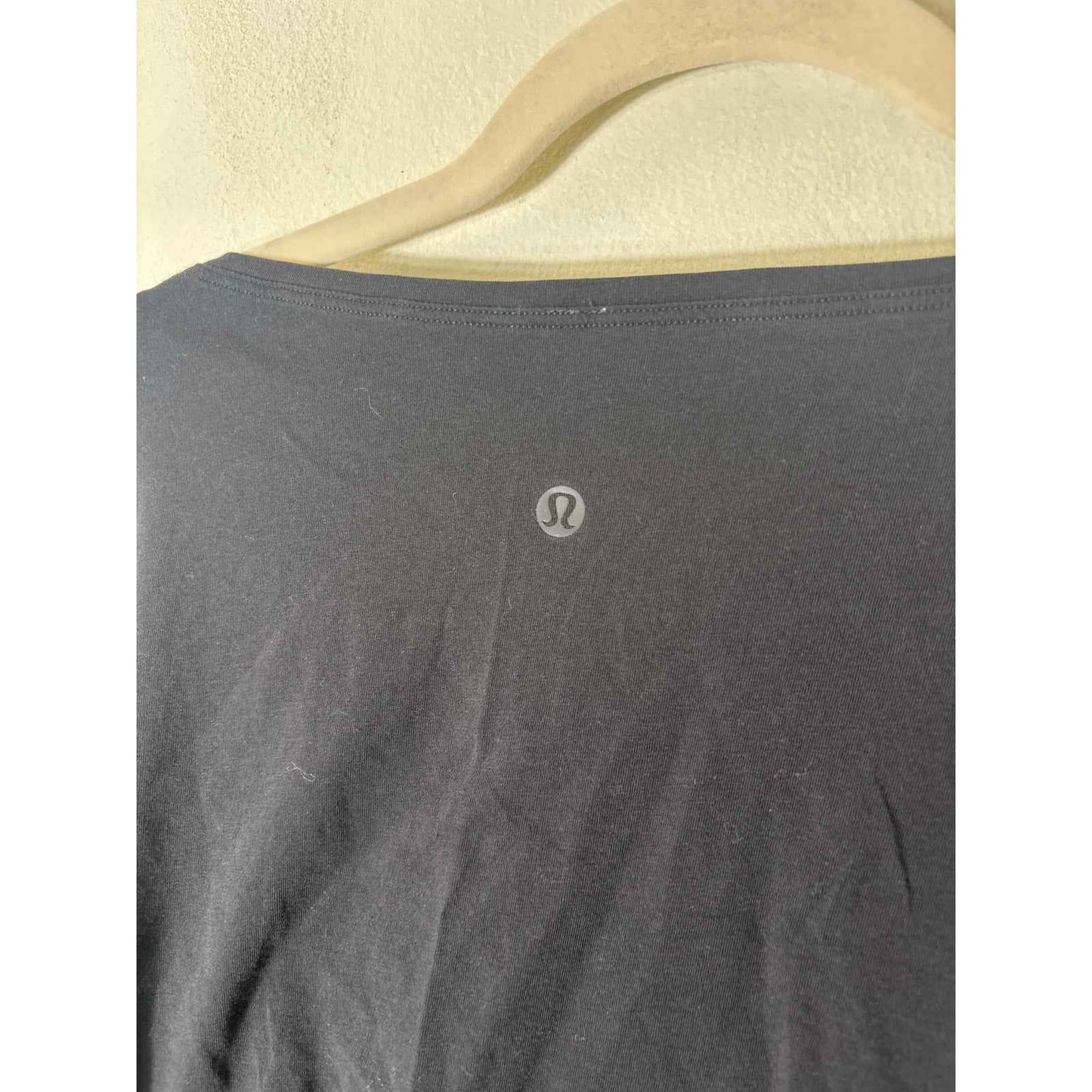 Lululemon Bundle of 2 Black and White Stretchy Short Sleeve T-Shirts sz L