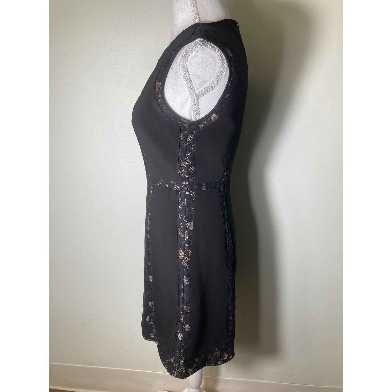 BCBG Maxazaria Black Lace Sleeveless Knee Length Special Occasion Dress Sz 2