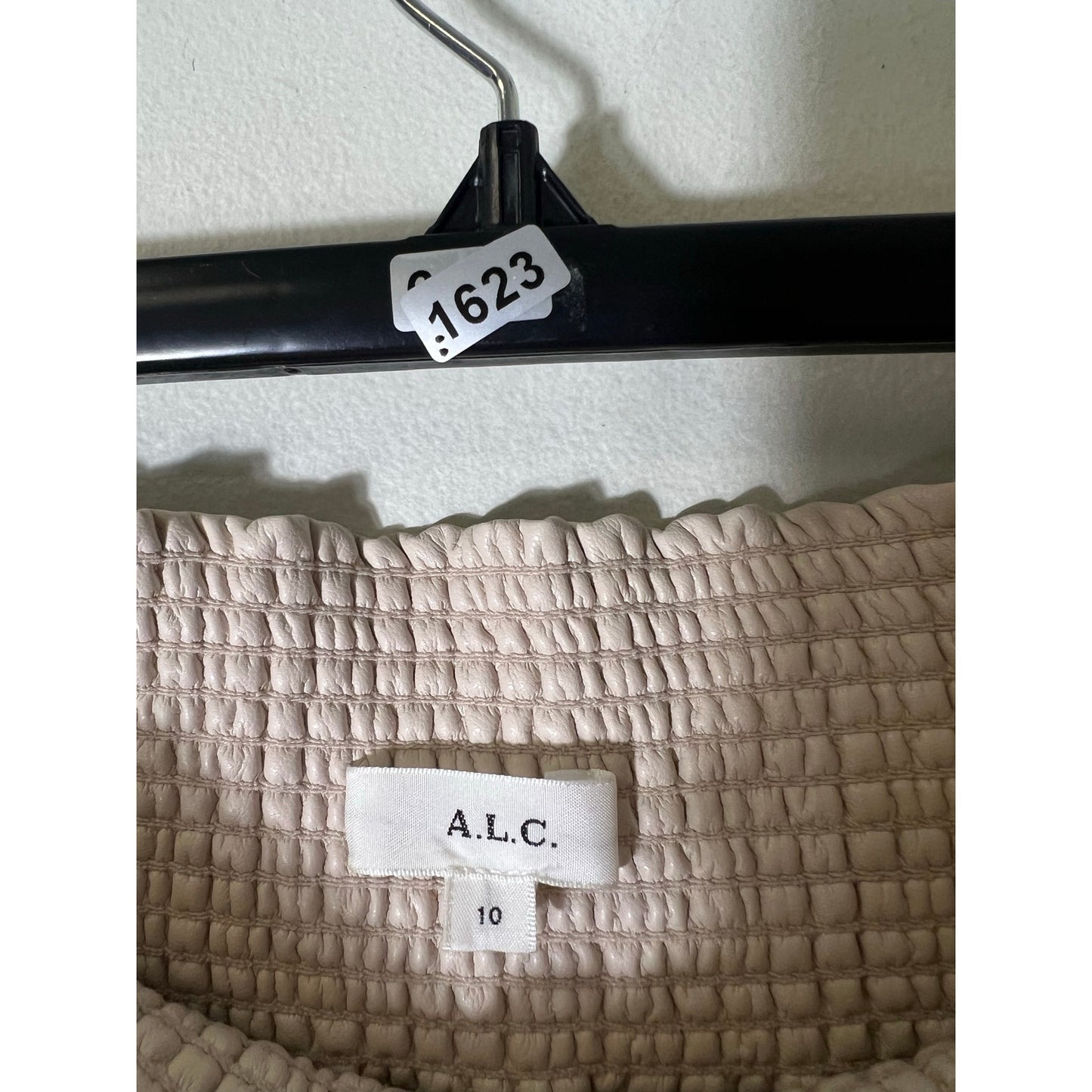 ALC Faux Leather Cream Mini Pleat Shorts Sz 8