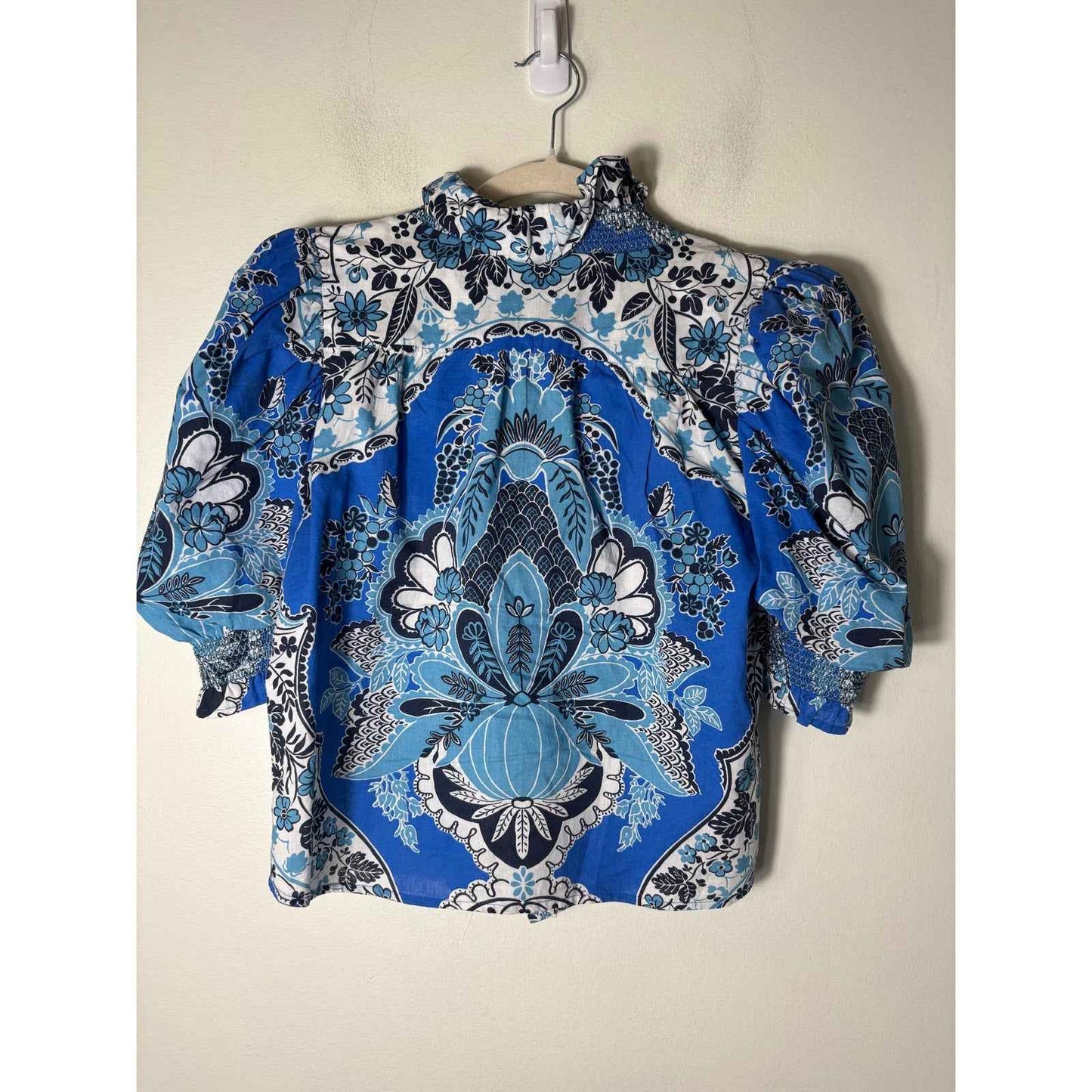 Love the Label Blue Floral Half Puff Sleeve Ruffle V-Neck Sz S