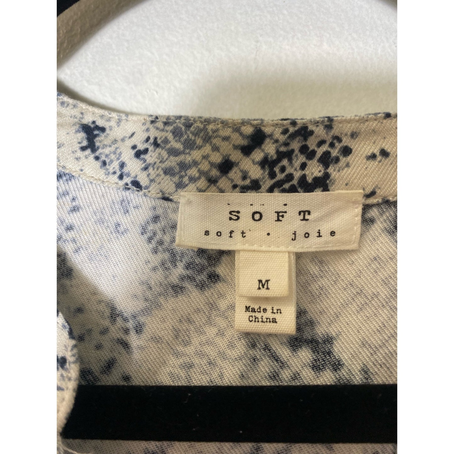Soft Joie Black White Gray Long Sleeve V-Neck Button Up Shirt Sz M