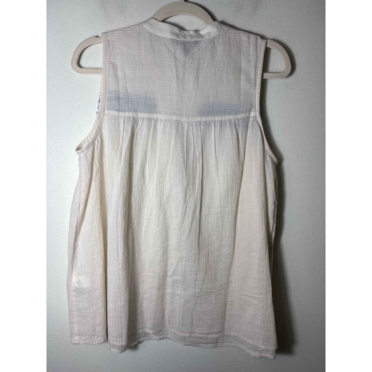 Banana Republic Cream With Blue Embroidery on Chest Sleeveless Top SZ M