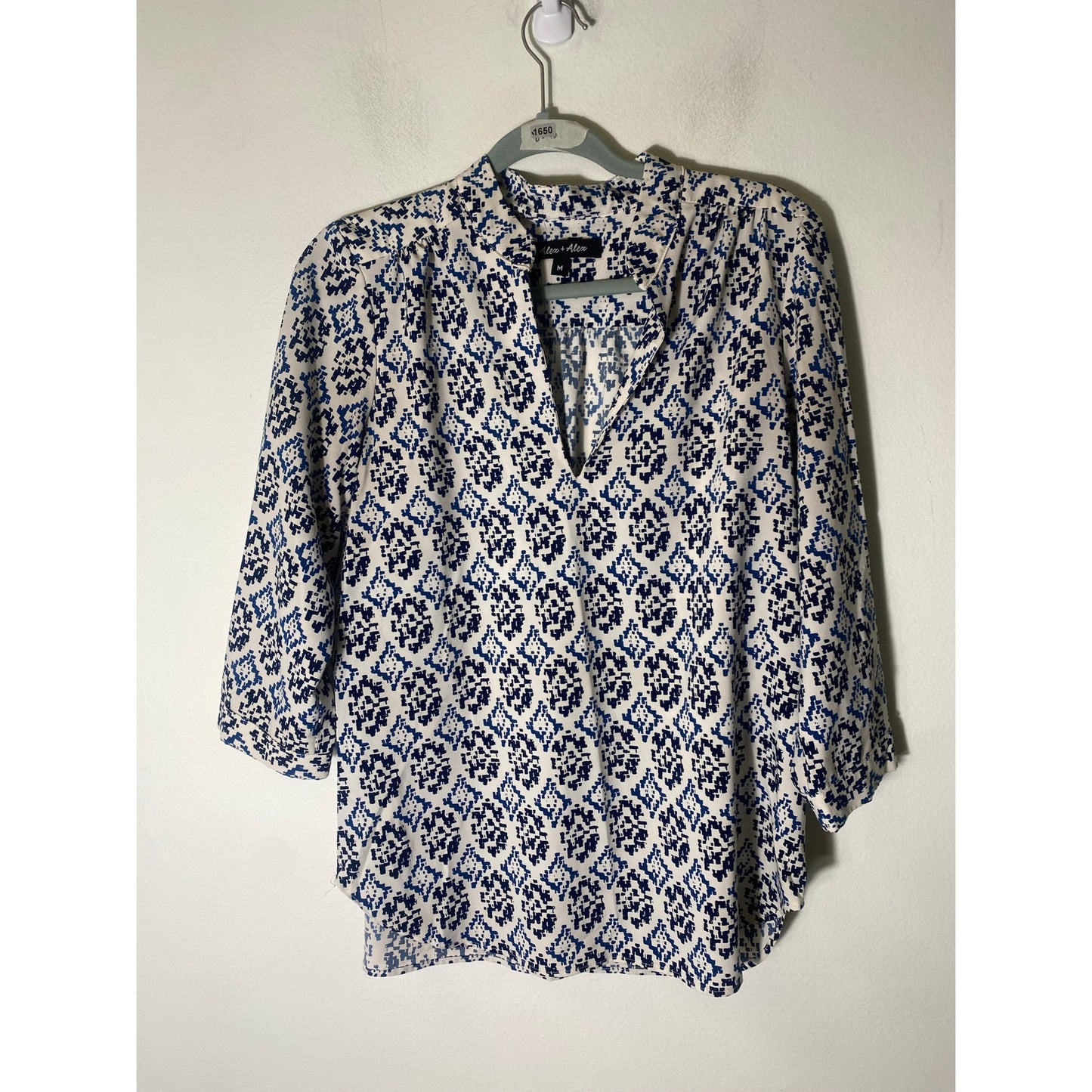 Alex + Alex White Blue Print Long Sleeve V-Neck Top Sz M
