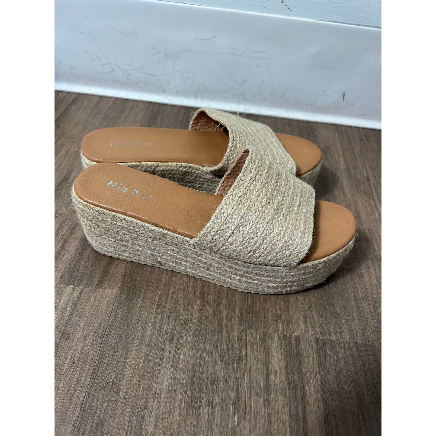 Nio Nio Rafia Stacked Platform Beige Sandal Sz 10