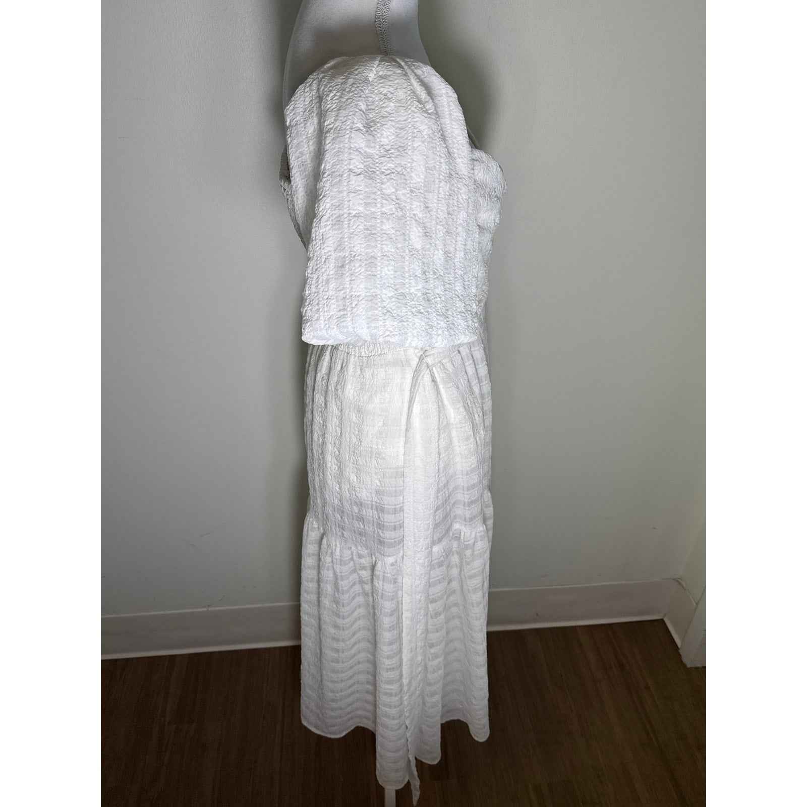 ASTR the Label White Puff sleeve Smocked Dress Ties at the Waist Sz S