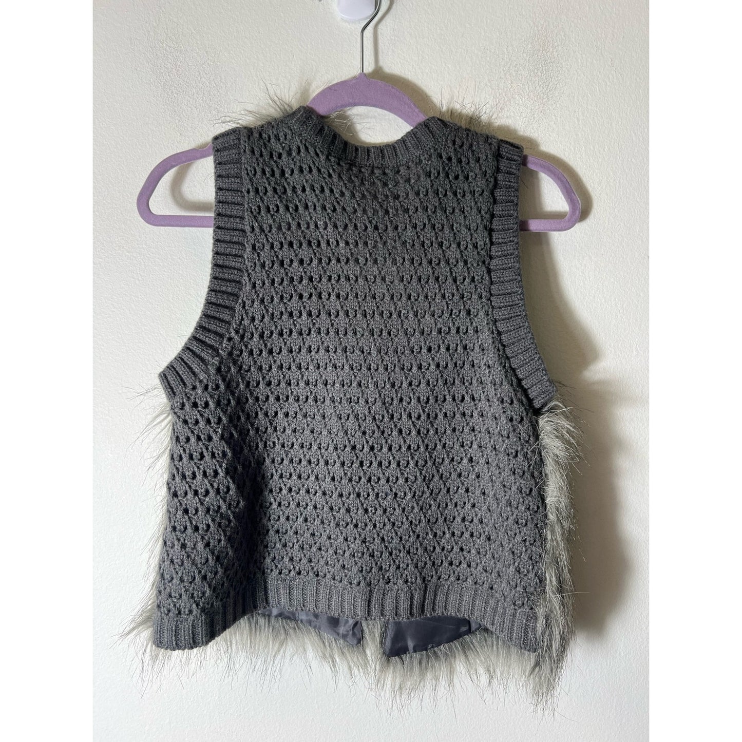 Girls Cherry Styx Gray Sleeveless Faux Fur Sweater Vest Sz L