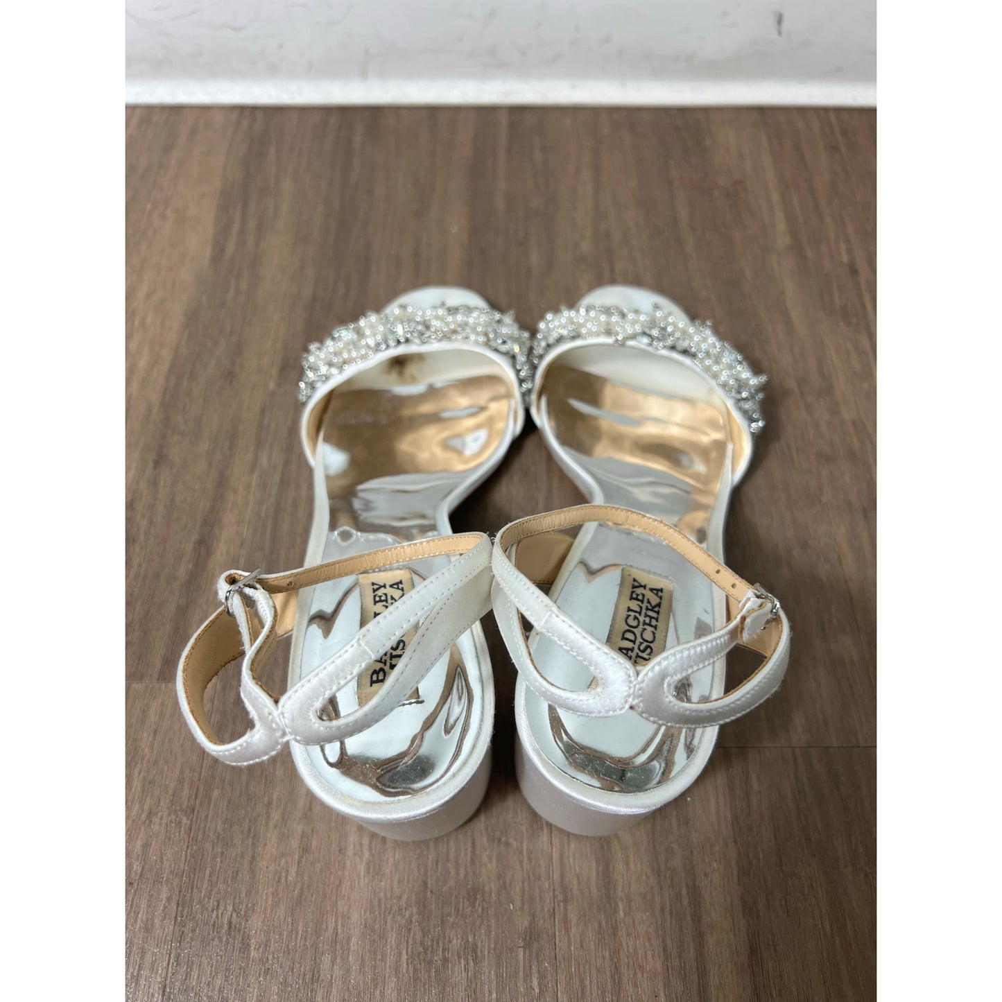 Badgely Mischika Clara White Satin Sandal Strap Sz 9.5