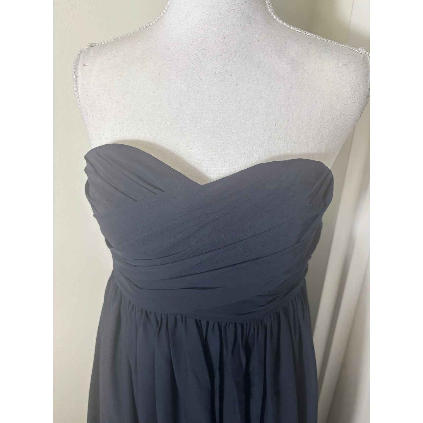 Gorgeous navy 
Strapless Flowy Floor Length Empire Style Evening Gown Sz 2