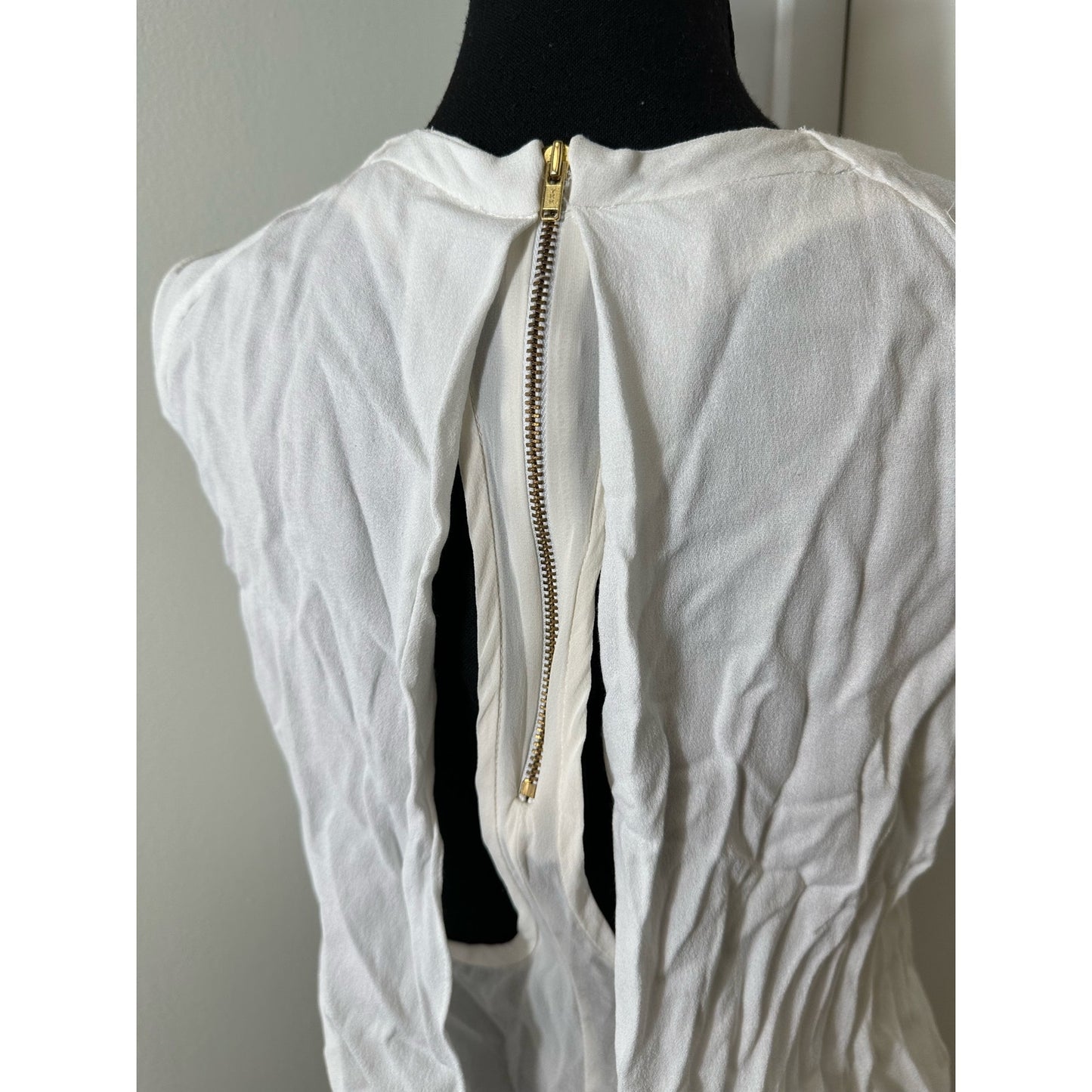 ALC White Cropped Shell With Peekaboo Back Sz 10