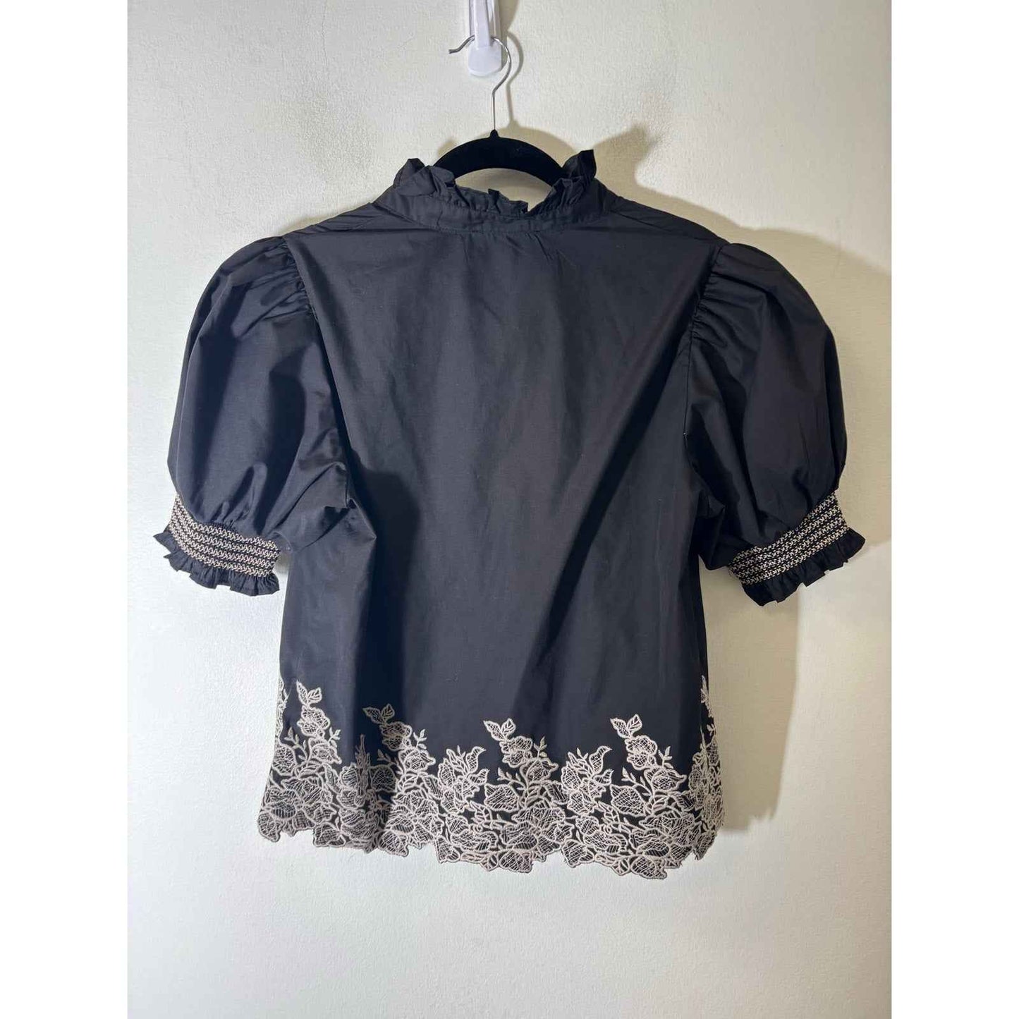 Entro Black Short Puff Sleeve Embroidered Shirt Sz M