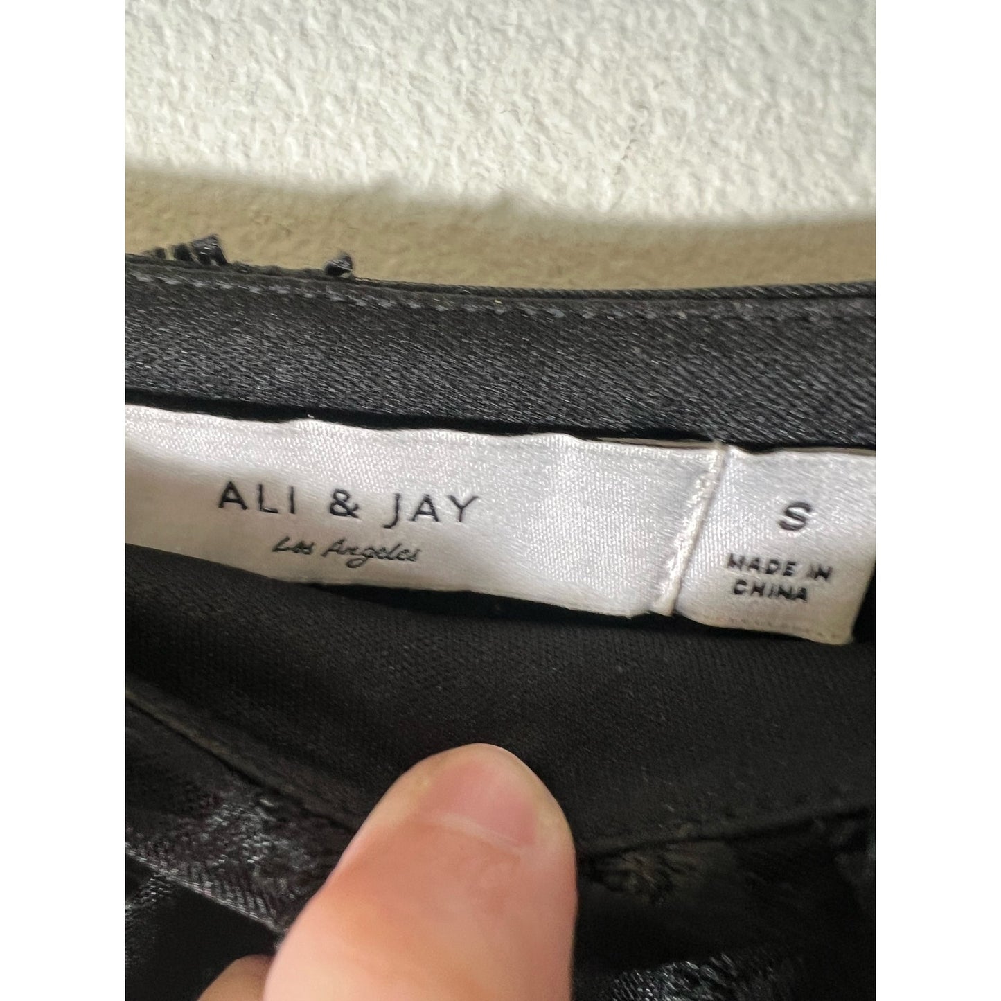 Ali and Jay Black Floral Skirt Sz S