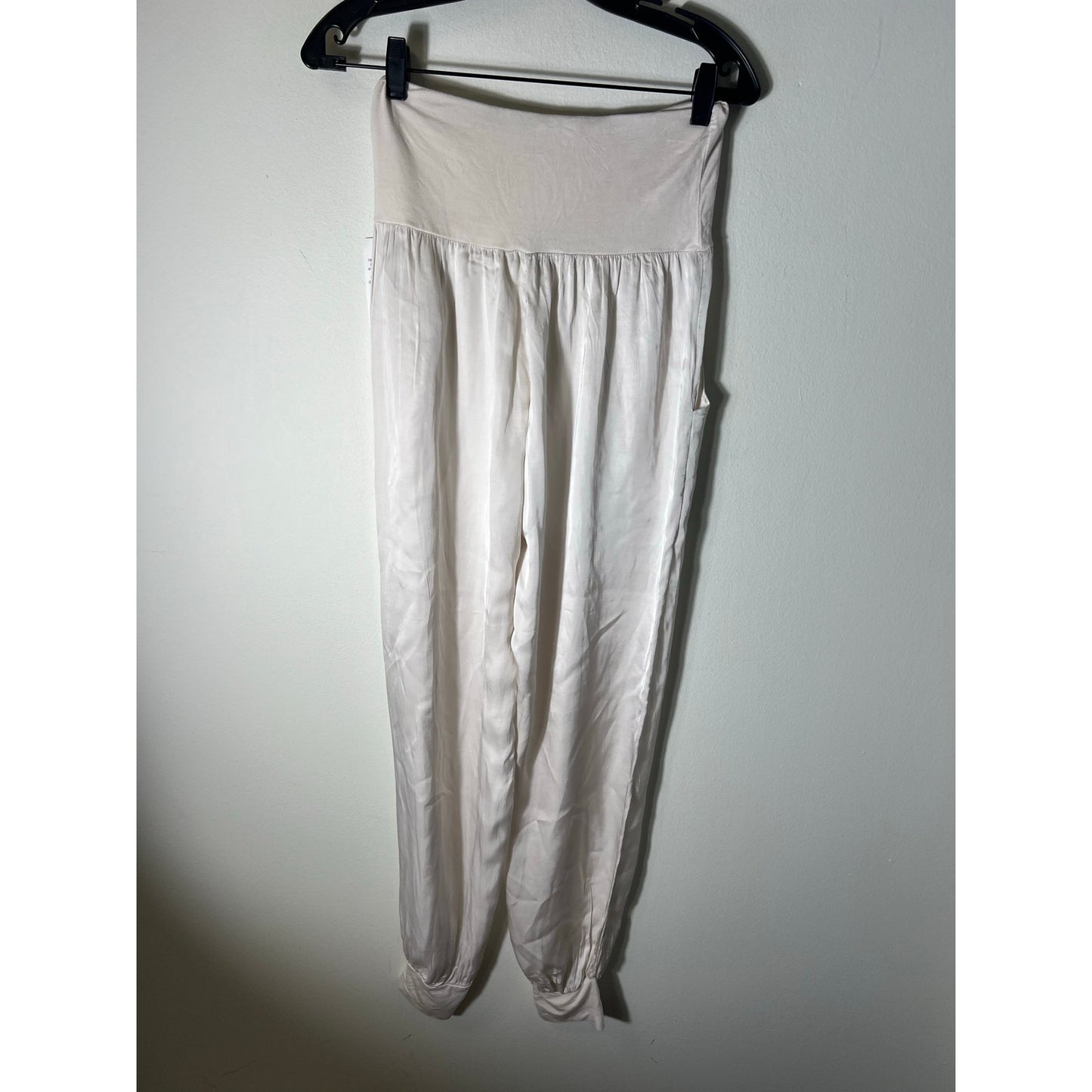 NWT Gigi Moda Off White Silky Joggers Sz M