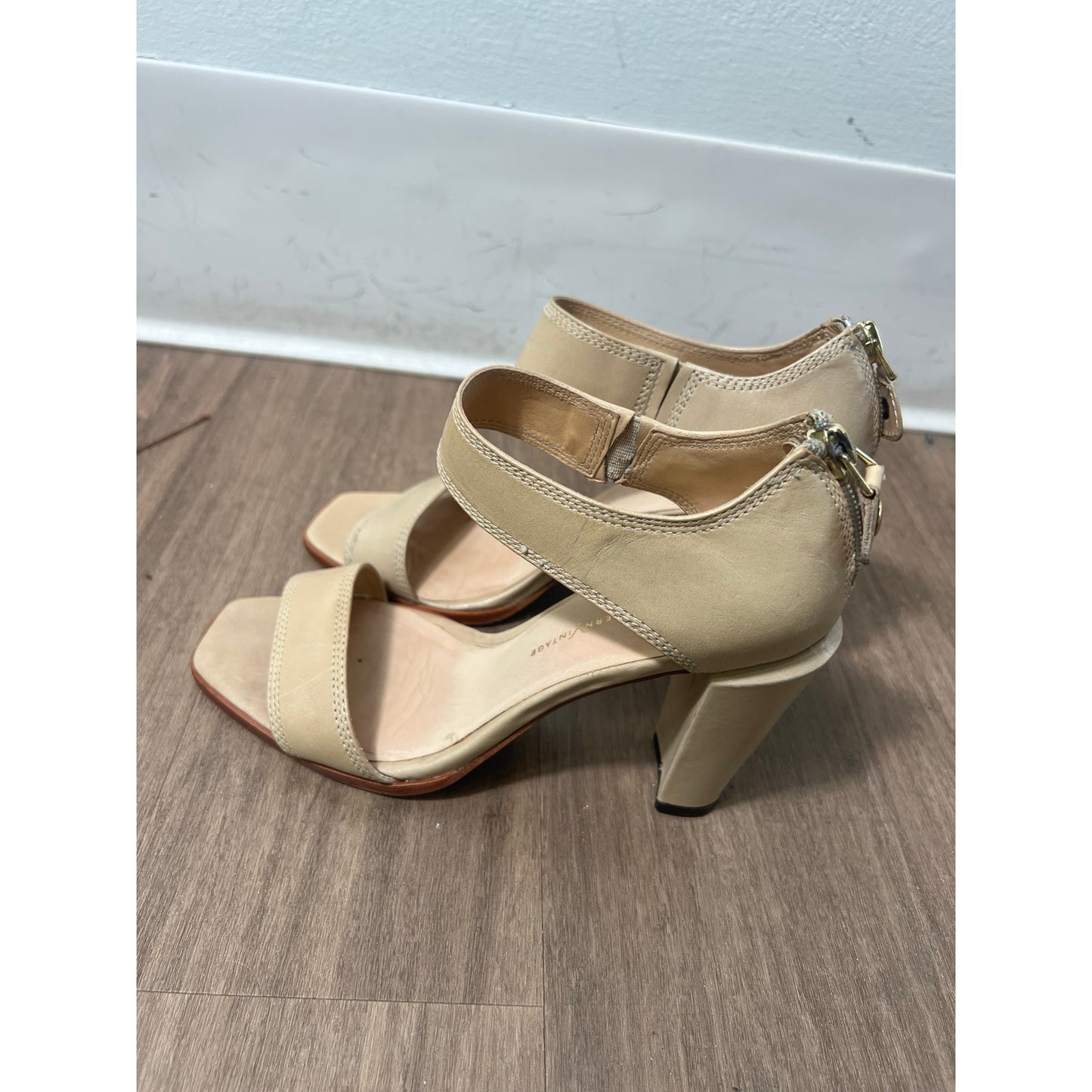 Vero Cuoio Modern Vintage Nude Leather Sandal Sz 36 (5.5)