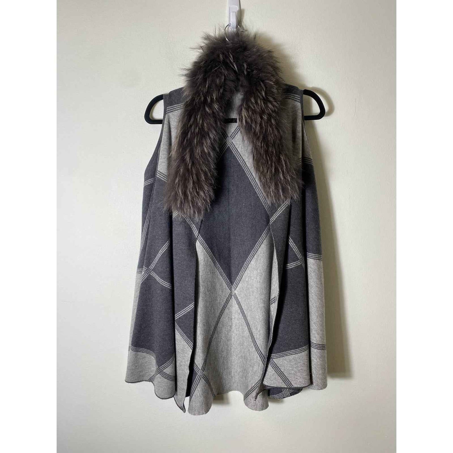 Dolce Cabo Gray Geometric Print Cape Vest With Raccoon Fur Collar Sz S/M