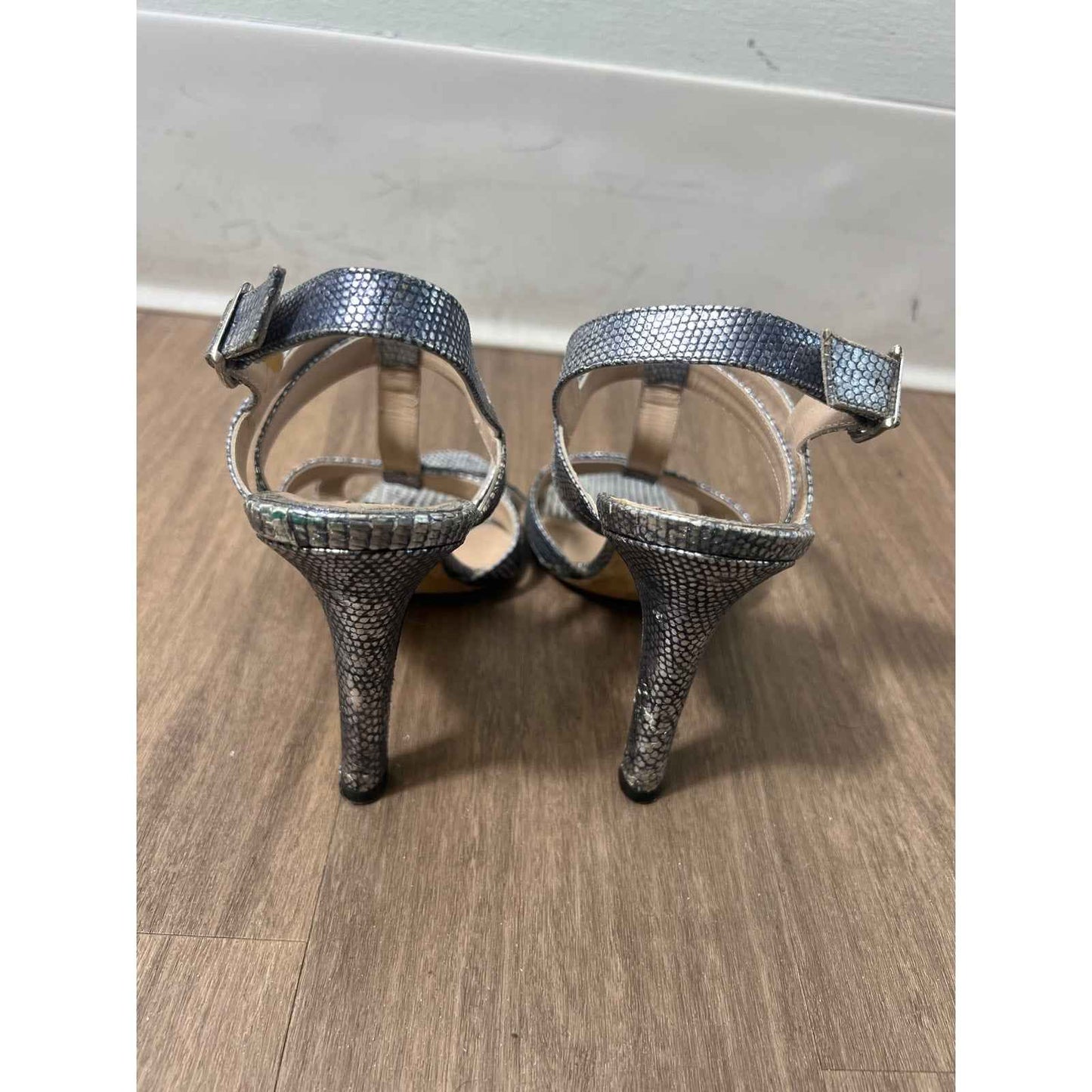 Manolo Blahnik Silver Pebbled Leather Ankle Strap Heels Sz 36.5 (6)