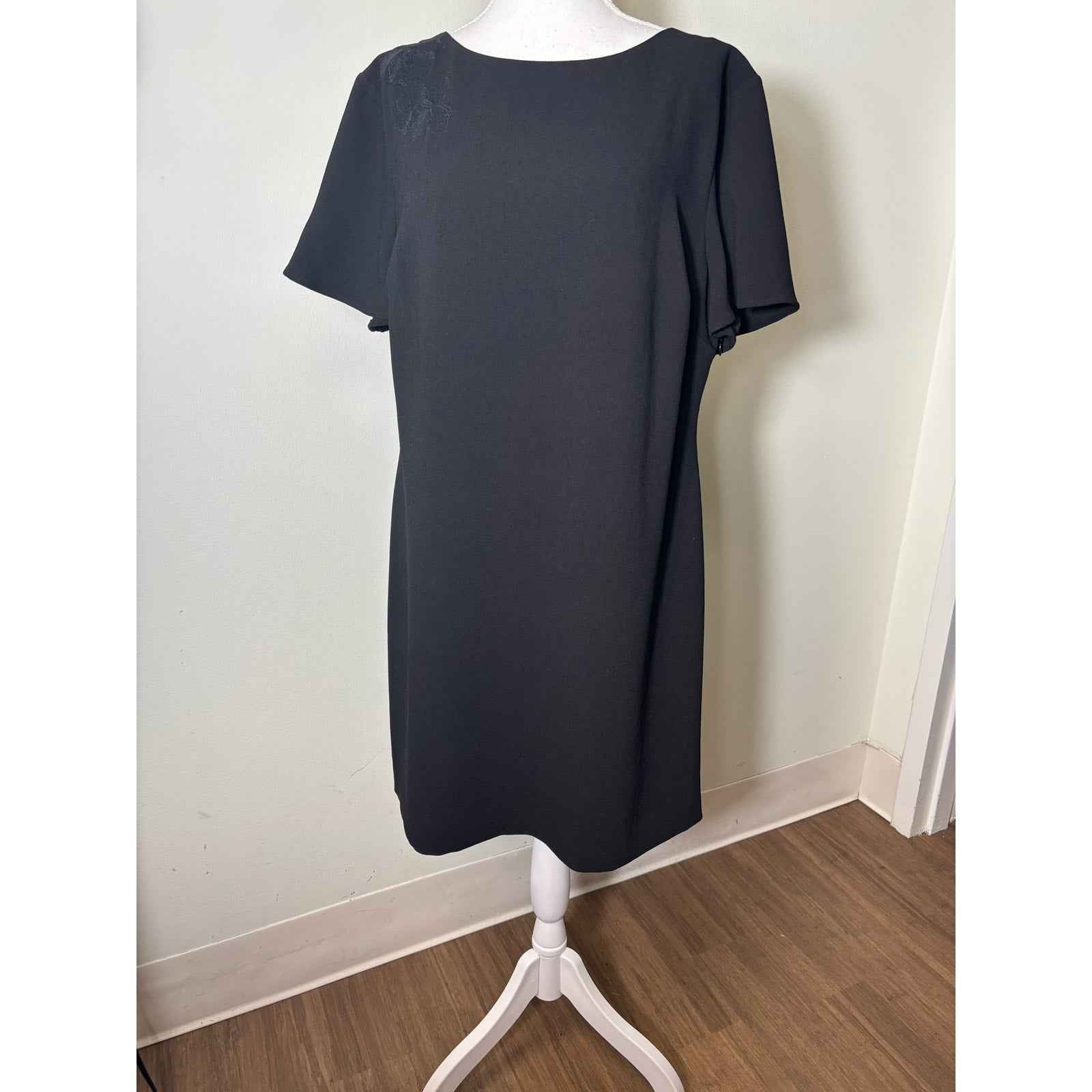 Trina Turk Black Cocktail Dress W Back Lace Inset Sz 12