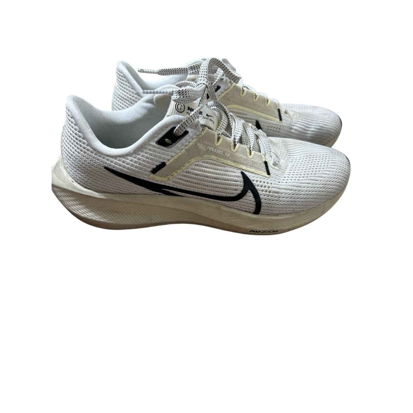 Woman's Nike White Pegasus 40 Air Zoom Sz 8
