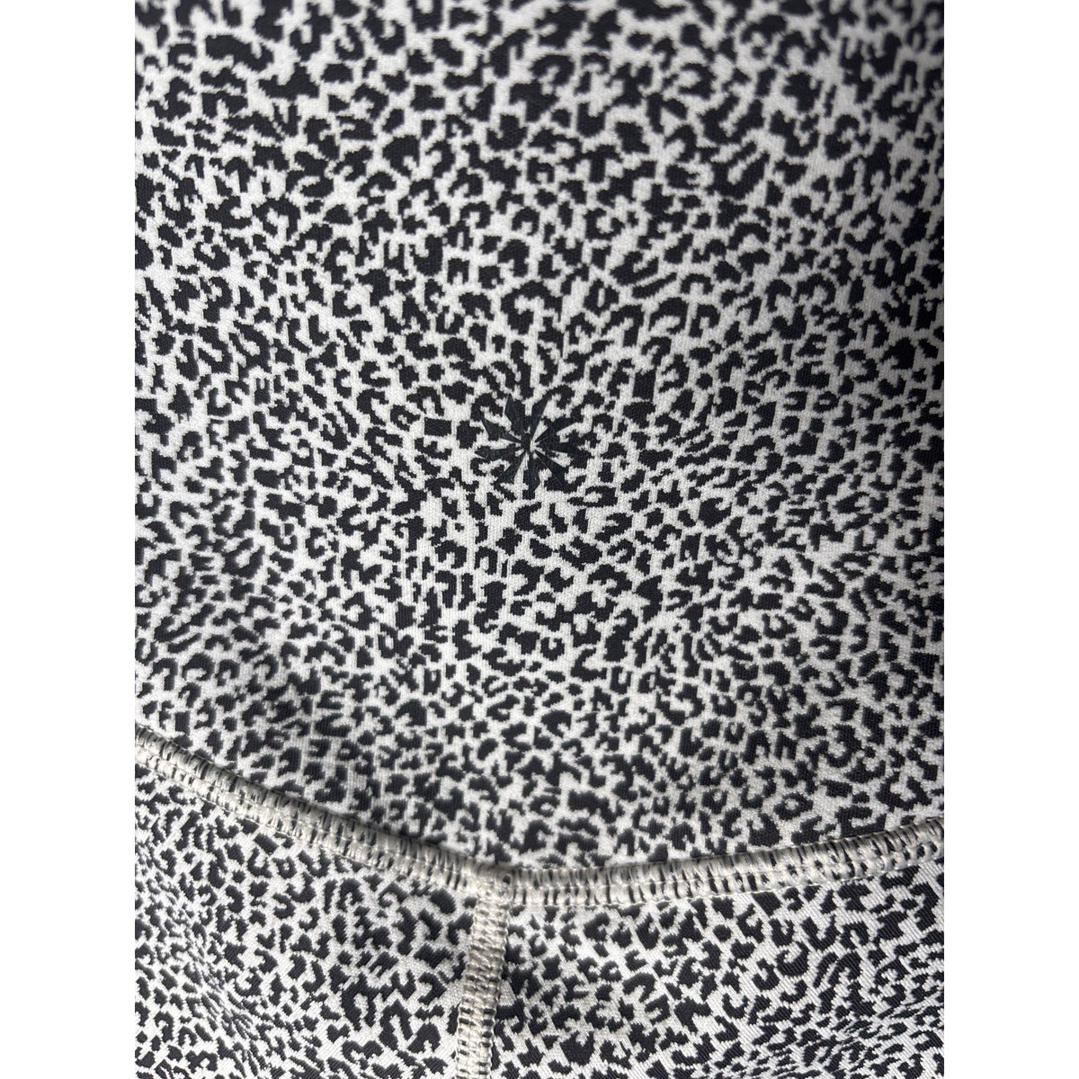 Athleta Black White Cheetah Print Athletic Leggings Sz M