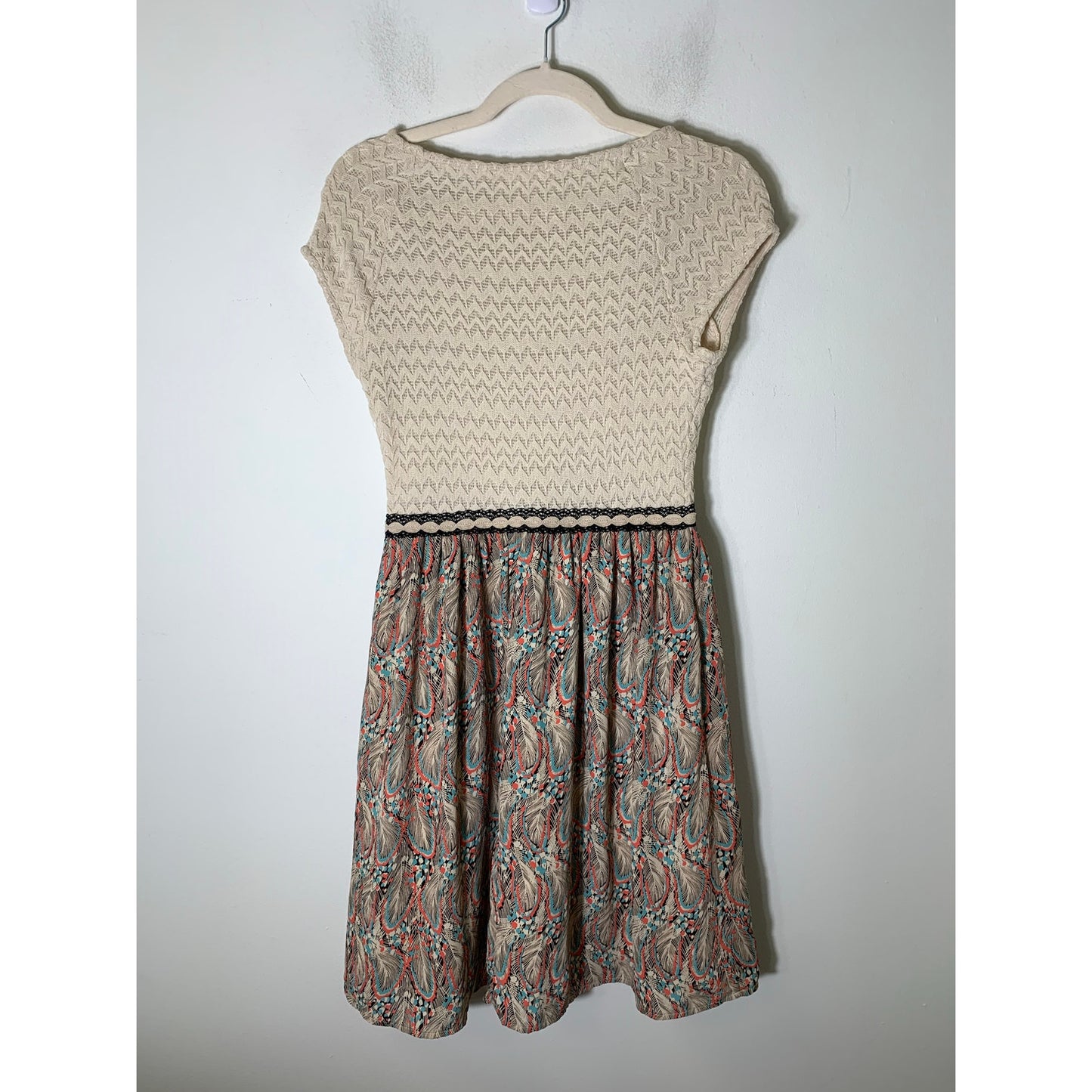 Weston Blue/Red Feather Patterned Short Sleeve Below the Knee Dress Sz XS