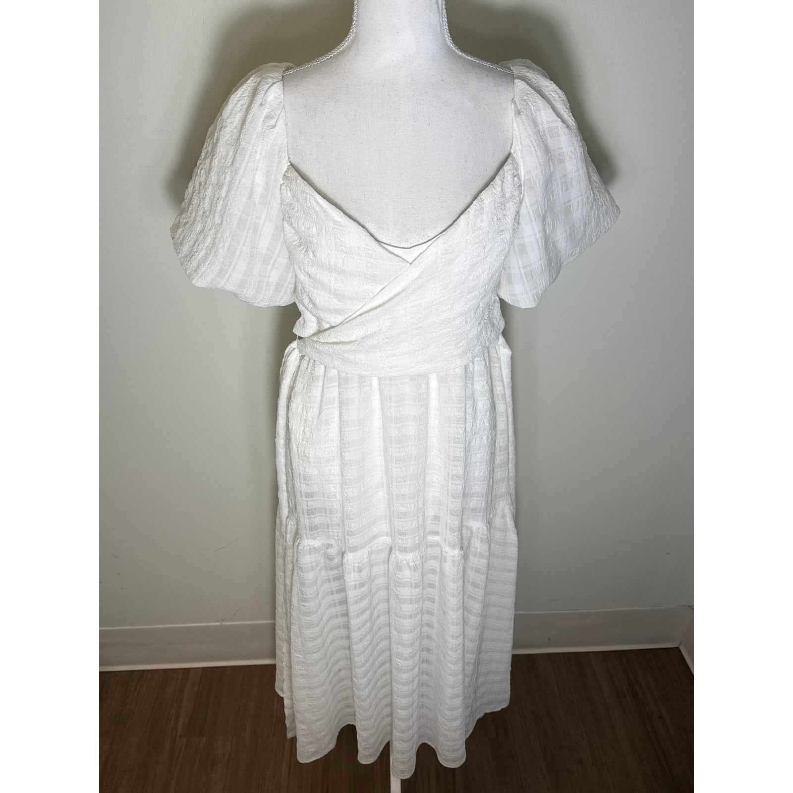 ASTR the Label White Puff sleeve Smocked Dress Ties at the Waist Sz S
