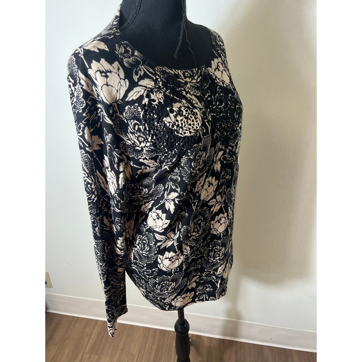 Leo & Ugo Floal Long Sleeve Knit Top Sz 5