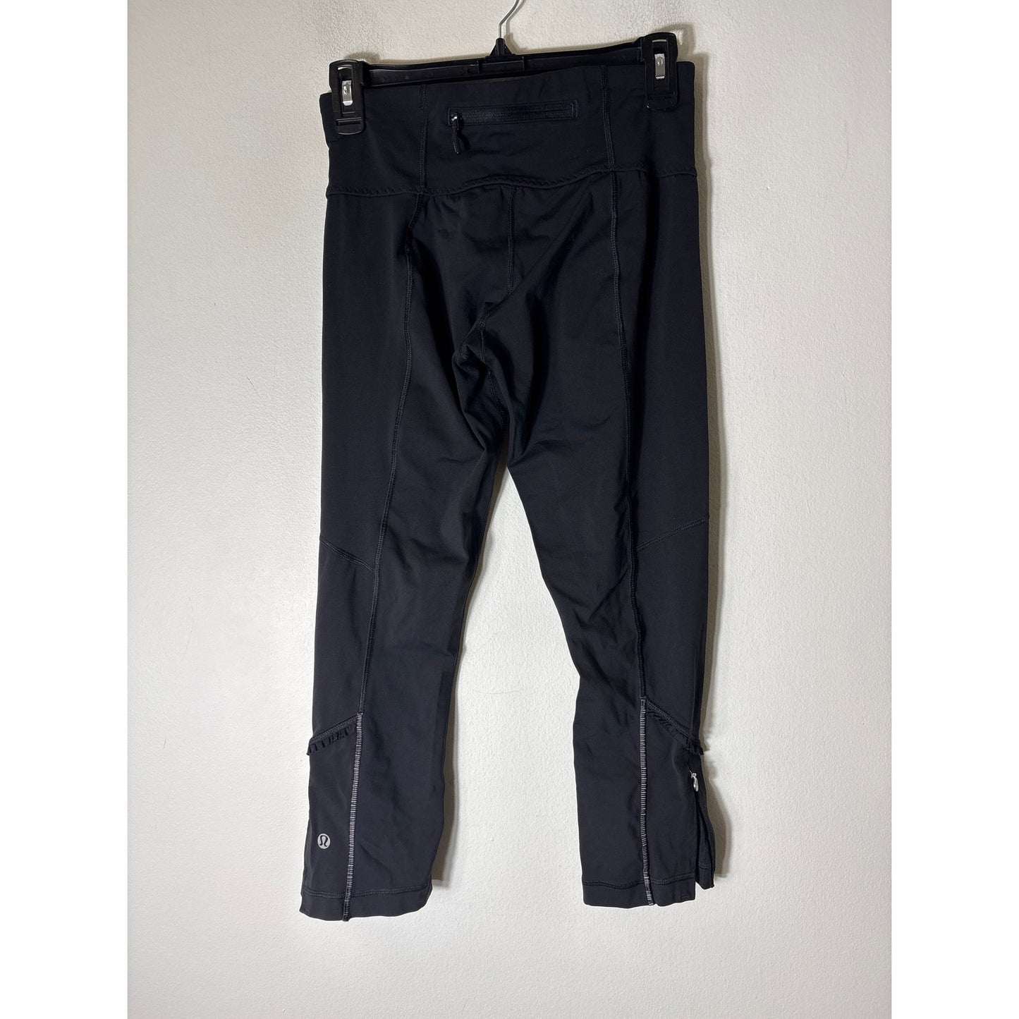 Lululemon Black With Ankle Zipper Detail Sz 6