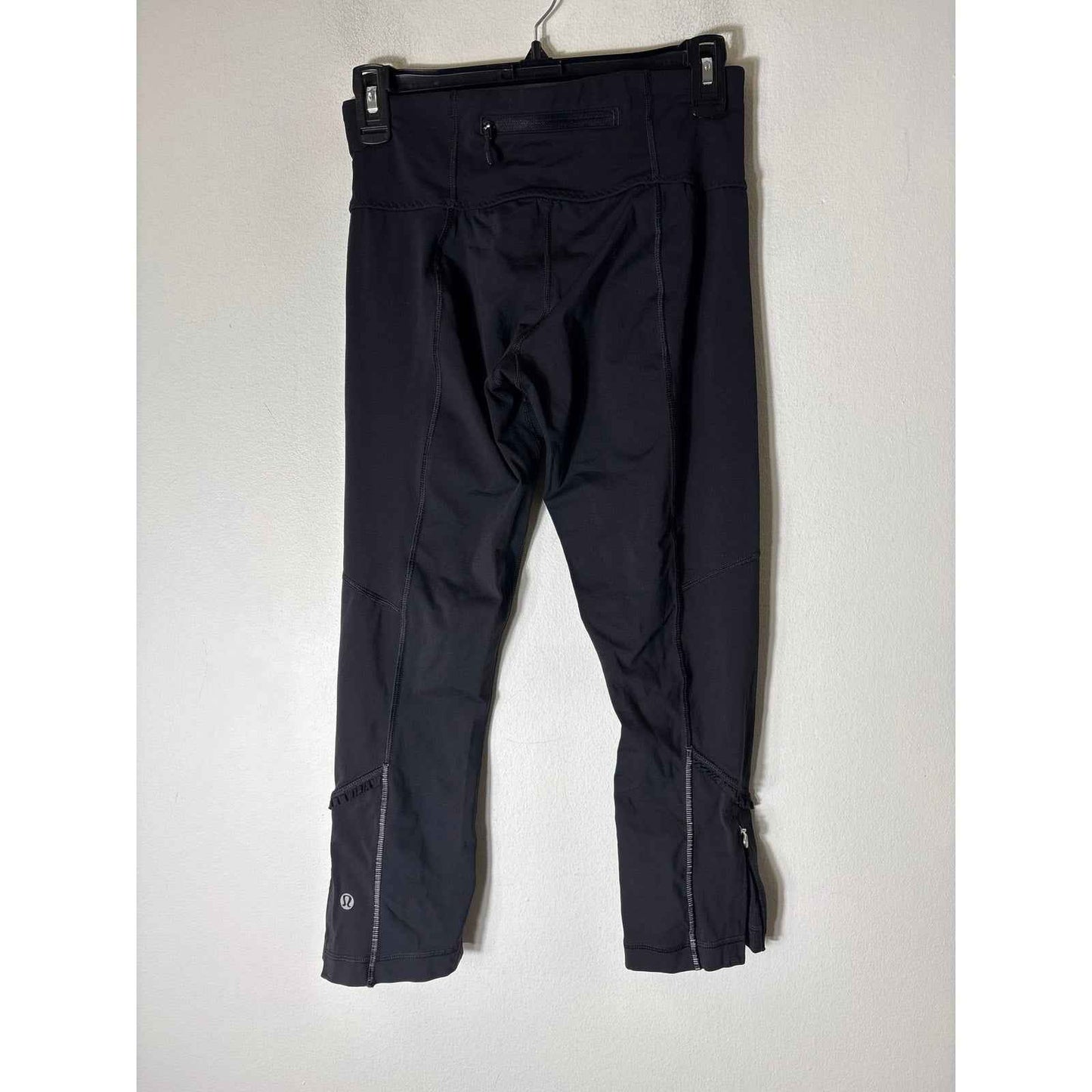 Lululemon Black With Ankle Zipper Detail Sz 6