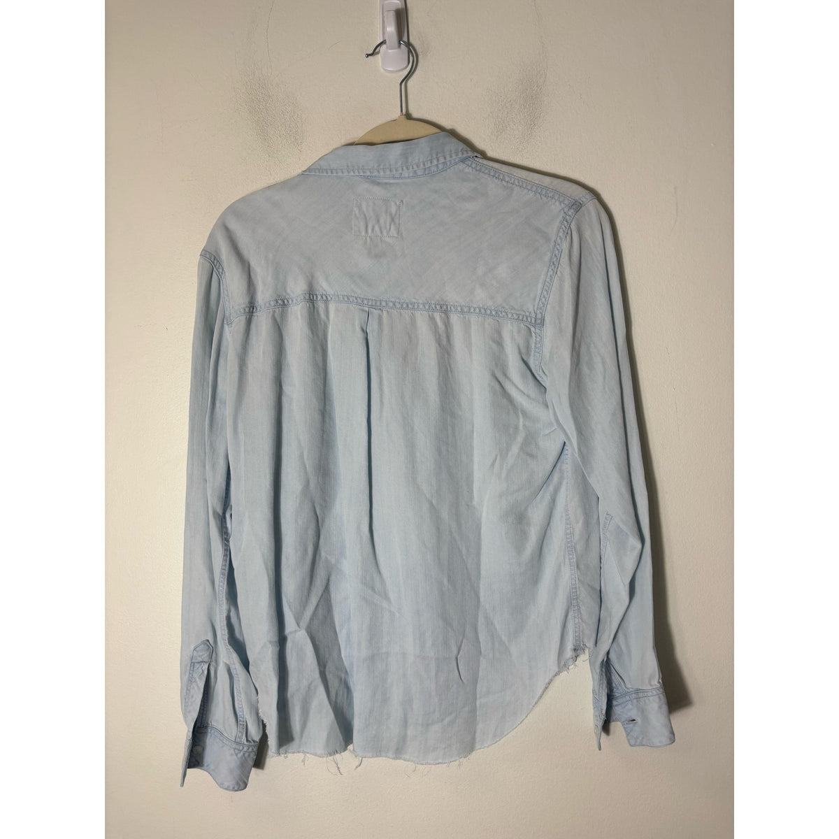 Rails LIght Blue Long Sleeve Button Up Shirt with Raw Hem Sz M