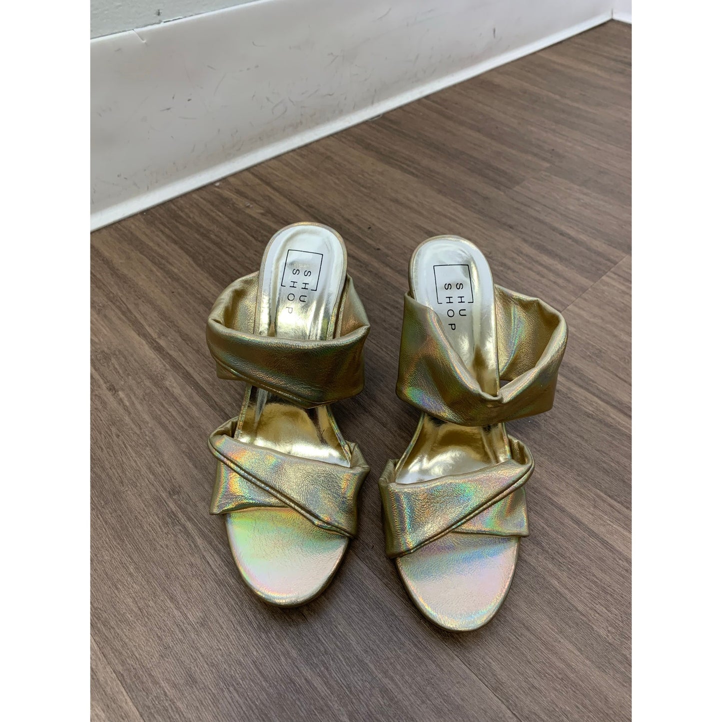 NWOB Womens Shu Shop Gold Heels Sz 6.5