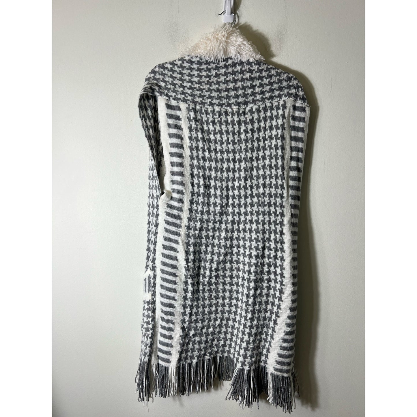 NWT Jessica Simpson Gray and White Knit Long Sweater Vest. One Size