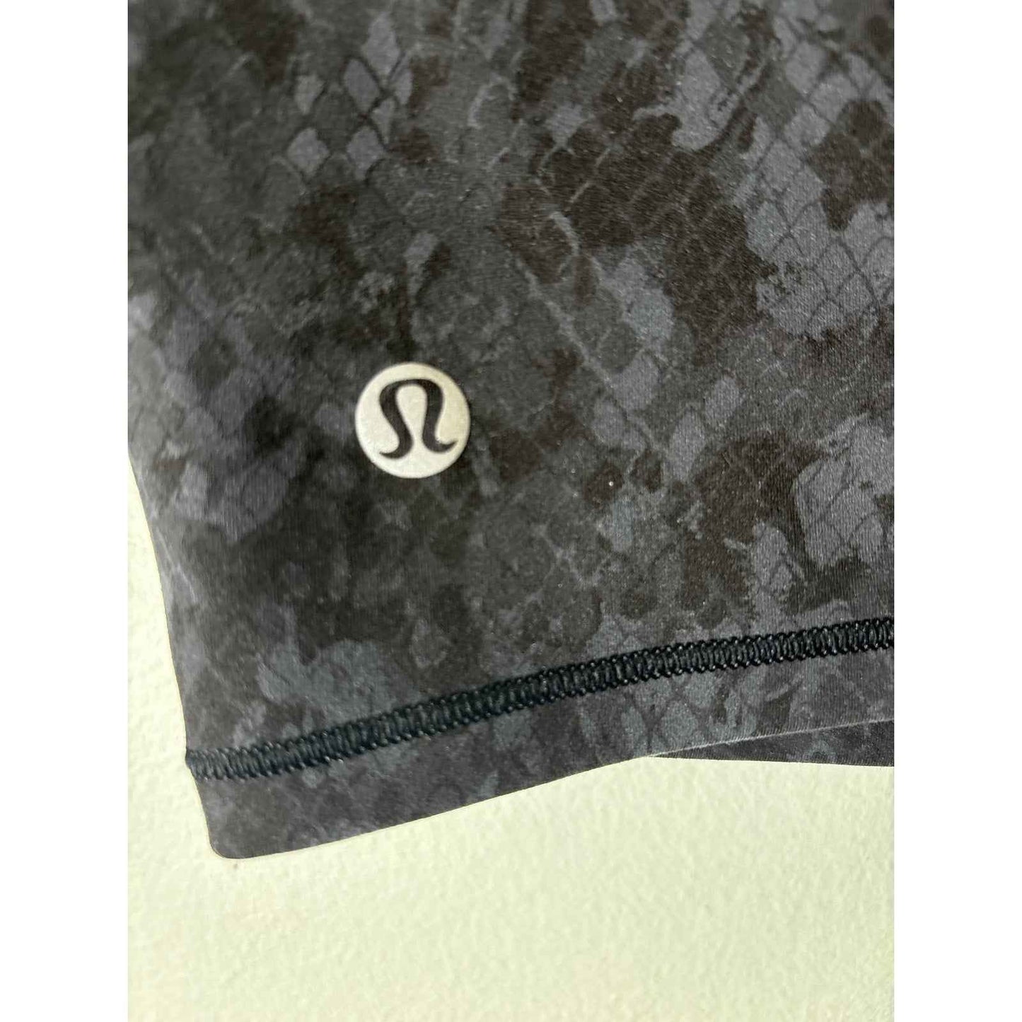 Lululemon Long Sleeve Black and Gray Snake Print Cropped Top Sz (fits like) S