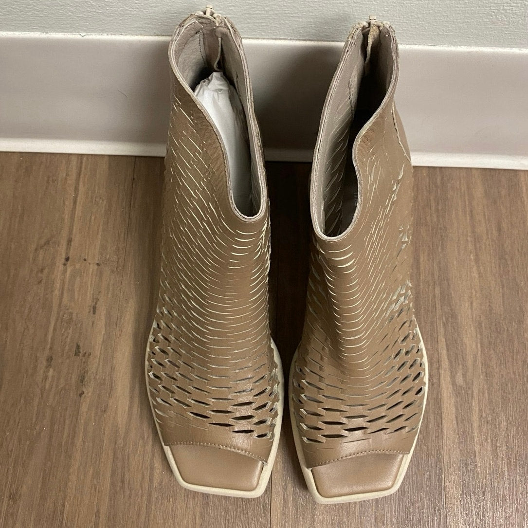 NIB Patrizia Bonfanti Sara Sun Pietra Shoes. Laser Cut Leather Wedges sz 41 NIB